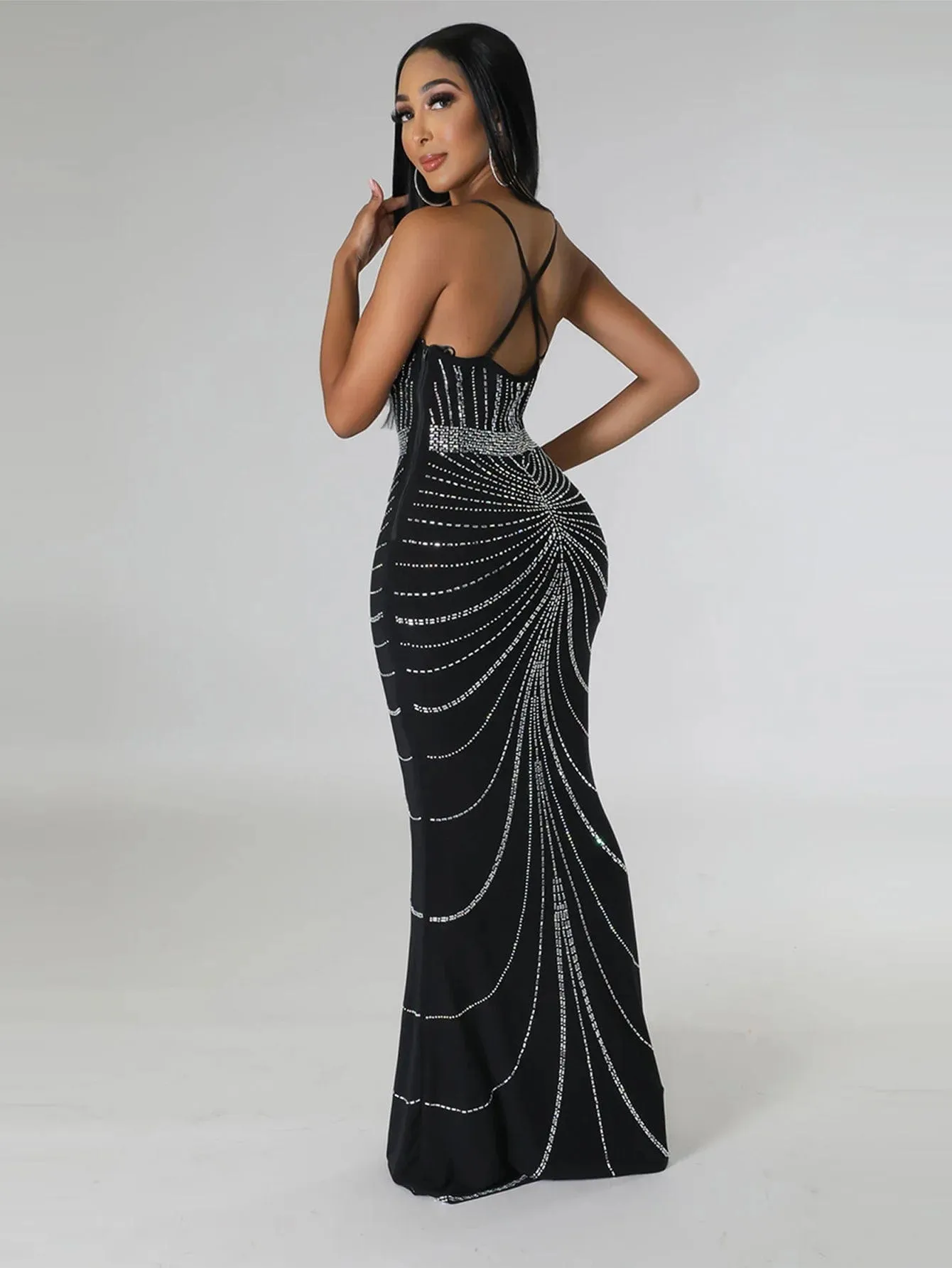 Women's Evening Long Sequin Hot Diamond  Strap Leaky Back Mermaid Formal  Elegant And Luxurious Dress.